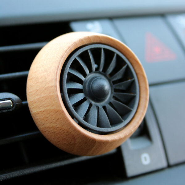 Car Diffuser Engine, mobiler Lufterfrischer für das Auto in heller Holzoptik