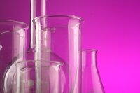 Simax Becherglas mit Henkel, hitzebeständiges Borosilikatglas 3.3, niedrige Form mit Ausguss und Skala, 250 ml